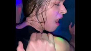 Fazendo sexo na balada com namorado